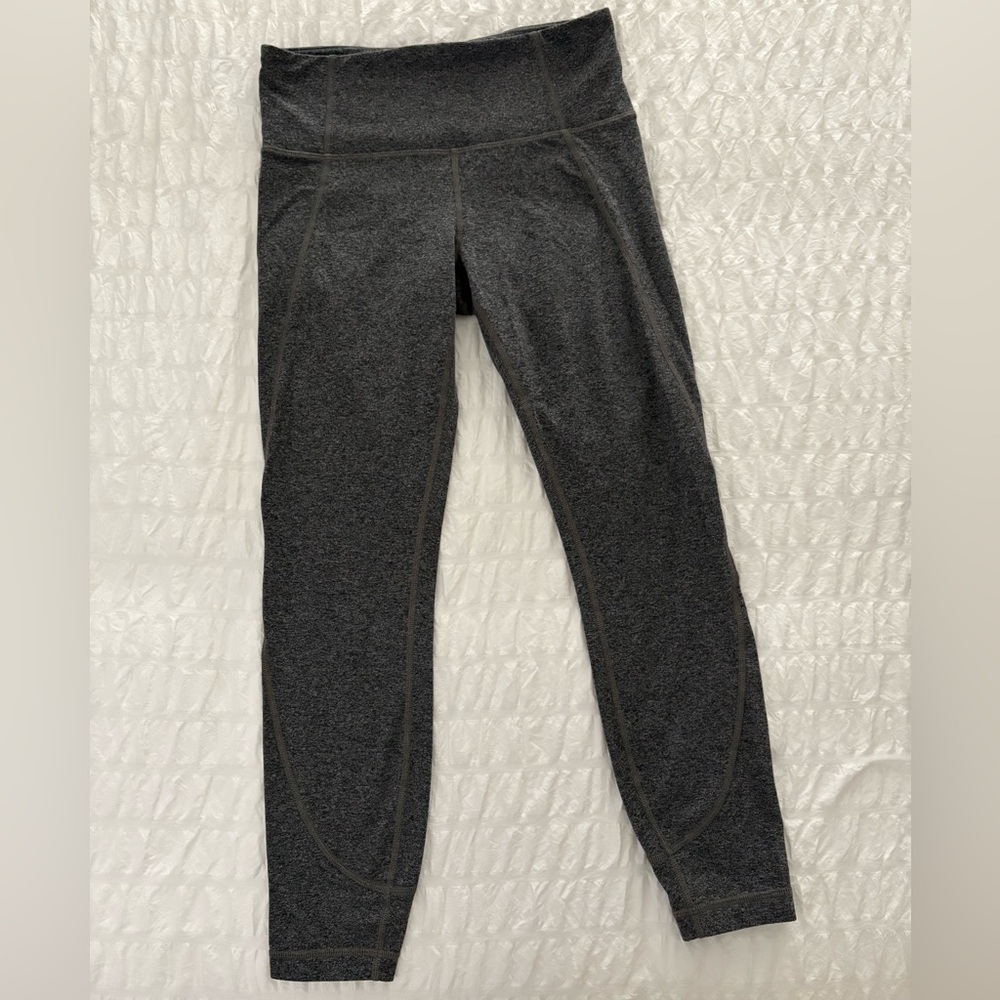 Athleta Salutation 7/8 Tight in Black
Heather Small